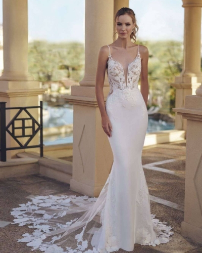 Amerikanisches Hochzeitskleider - Enzoani Brautkleider bei Say Jess Dein Brautladen für exklusive Brautmode und Accessoires