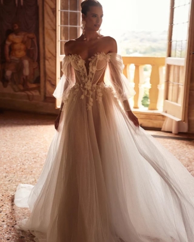 DAMA Couture Brautkleider - Brautmode Rodgau - Say Jess Dein Brautladen für exklusive Brautmode und Accessoires - Handgefertige polnische Brautmode A-Linie mit Carmen Träger und Lingerie Corsage