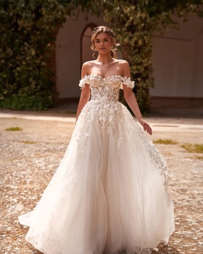 DAMA Couture Brautkleider - Brautmode Rodgau - Say Jess Dein Brautladen für exklusive Brautmode und Accessoires - Handgefertige polnische Brautmode A-Linie mit Carmen Träger