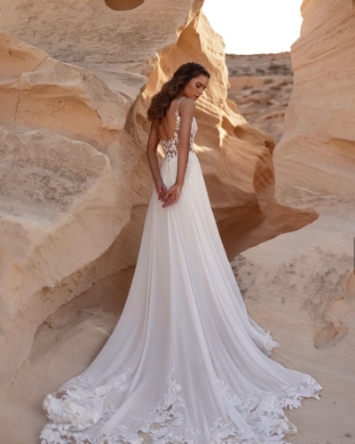 DAMA Couture Brautkleider - Brautmode Rodgau - Say Jess Dein Brautladen für exklusive Brautmode und Accessoires - Handgefertige polnische Brautmode Chiffon Kleid mit Spitze