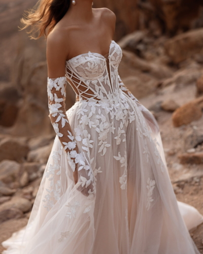 DAMA Couture Brautkleider - Brautmode Rodgau - Say Jess Dein Brautladen für exklusive Brautmode und Accessoires - Handgefertige polnische Brautmode A-Linie mit Corsage