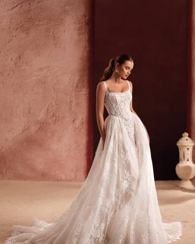 DAMA Couture Brautkleider - Brautmode Rodgau - Say Jess Dein Brautladen für exklusive Brautmode und Accessoires - Handgefertige polnische Brautmode A-Linie mit französischer Spitze