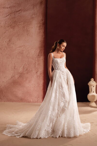 DAMA Couture Brautkleider - Brautmode Rodgau - Say Jess Dein Brautladen für exklusive Brautmode und Accessoires - Handgefertige polnische Brautmode A-Linie mit französischer Spitze