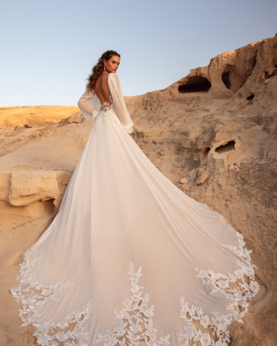 DAMA Couture Brautkleider - Brautmode Rodgau - Say Jess Dein Brautladen für exklusive Brautmode und Accessoires - Handgefertige polnische Brautmode Chiffon Kleid mit Blätterspitze und Ärmeln