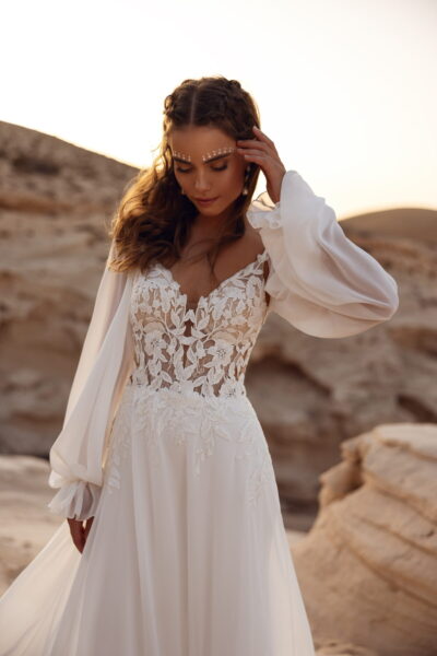 DAMA Couture Brautkleider - Brautmode Rodgau - Say Jess Dein Brautladen für exklusive Brautmode und Accessoires - Handgefertige polnische Brautmode Chiffon Kleid mit Blätterspitze und Ärmeln