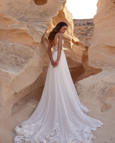 DAMA Couture Brautkleider - Brautmode Rodgau - Say Jess Dein Brautladen für exklusive Brautmode und Accessoires - Handgefertige polnische Brautmode Chiffon Kleid mit Blätterspitze