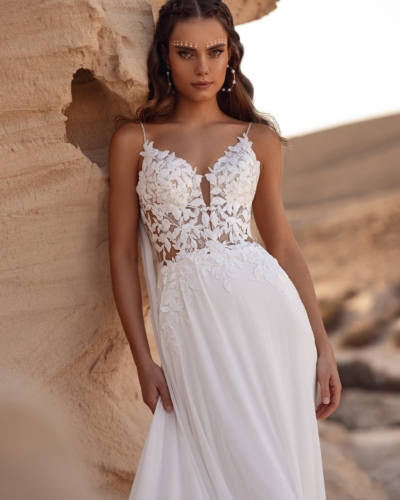 DAMA Couture Brautkleider - Brautmode Rodgau - Say Jess Dein Brautladen für exklusive Brautmode und Accessoires - Handgefertige polnische Brautmode Chiffon Kleid mit Blätterspitze