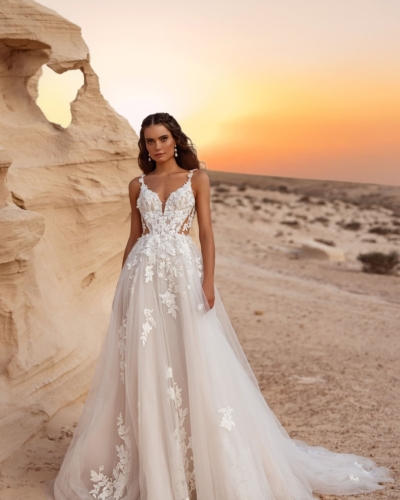 DAMA Couture Brautkleider - Brautmode Rodgau - Say Jess Dein Brautladen für exklusive Brautmode und Accessoires - Handgefertige polnische Brautmode A-Linie mit Spitze