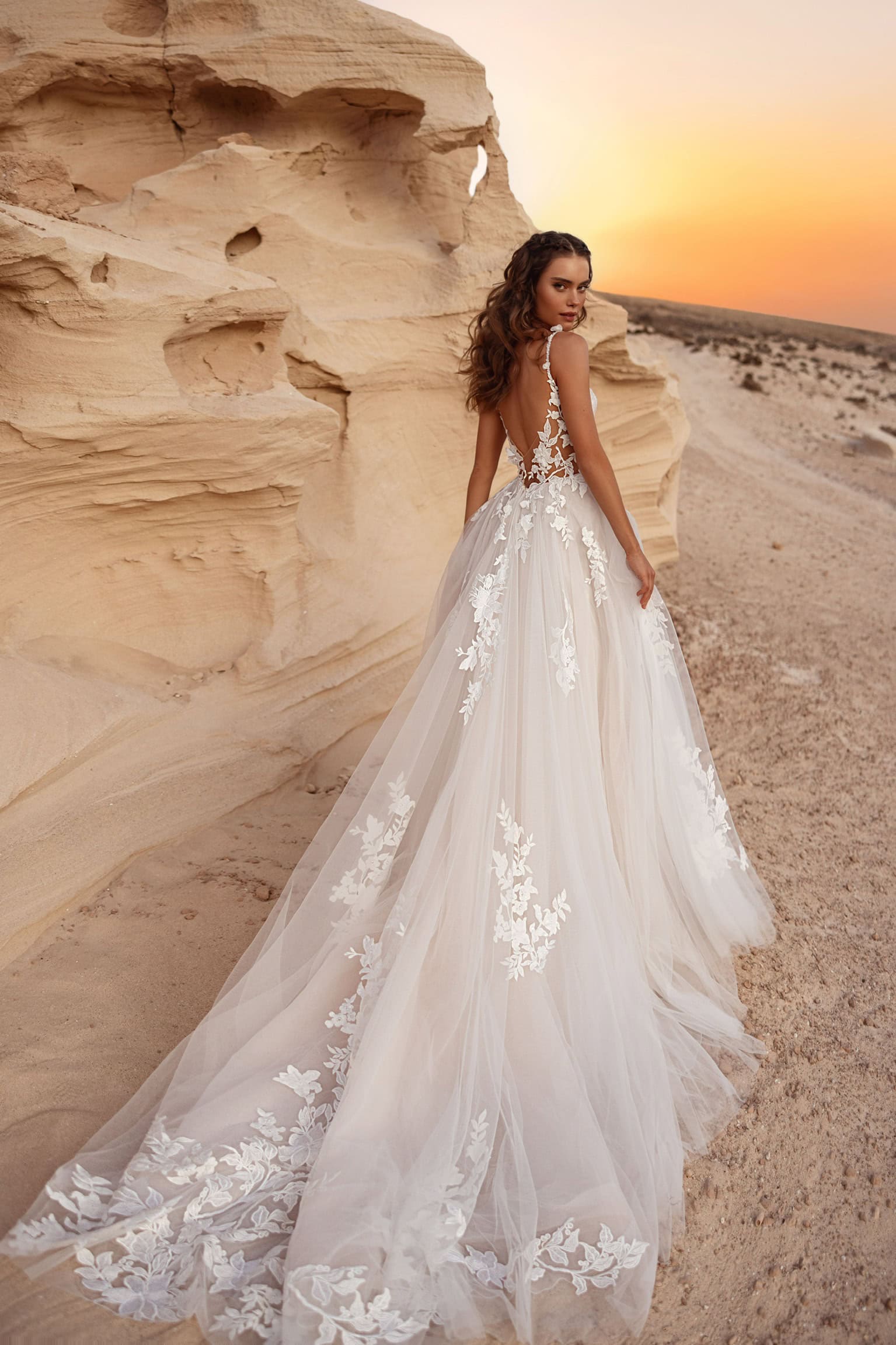DAMA Couture Brautkleider - Brautmode Rodgau - Say Jess Dein Brautladen für exklusive Brautmode und Accessoires - Handgefertige polnische Brautmode A-Linie mit Spitze