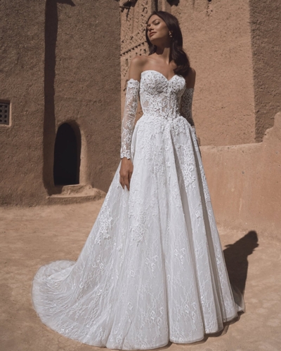 Luxus-Hochzeitskleider – Enzoani Brautkleider bei Say Jess Dein Brautladen für exclusive Brautmode und Accessoires- Amerikanisches Hochzeitskleid A-Linie, Herzausschnitt und Ärmel Front Seite