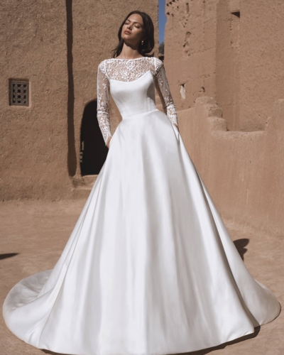 Luxus-Hochzeitskleider – Enzoani Brautkleider bei Say Jess Dein Brautladen für exclusive Brautmode und Accessoires- Amerikanisches Hochzeitskleid A-Linie clean glänzend Front