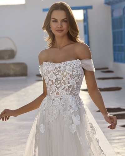 Luxus-Hochzeitskleider – Enzoani Brautkleider bei Say Jess Dein Brautladen für exclusive Brautmode und Accessoires- Amerikanisches Hochzeitskleid A-Linie Softtüll und Blüten
