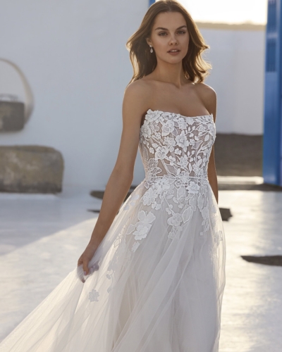 Luxus-Hochzeitskleider – Enzoani Brautkleider bei Say Jess Dein Brautladen für exclusive Brautmode und Accessoires- Amerikanisches Hochzeitskleid A-Linie Softtüll und Blüten