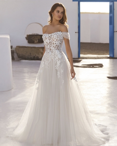 Enzoani Brautkleider bei Say Jess Dein Brautladen für exklusive Brautmode und Accessoires A-Linie Softtüll und Blüten