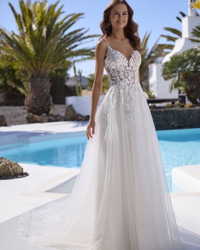 Luxus-Hochzeitskleider – Enzoani Brautkleider bei Say Jess Dein Brautladen für exclusive Brautmode und Accessoires- Amerikanisches Hochzeitskleid A-Linie Softtüll Blüten und Träger