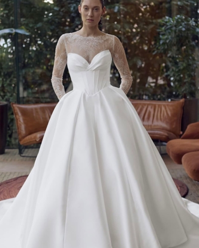 Luxus-Hochzeitskleider – Enzoani Brautkleider bei Say Jess Dein Brautladen für exclusive Brautmode und Accessoires- Amerikanisches Hochzeitskleid A-Linie clean vorne Spitze