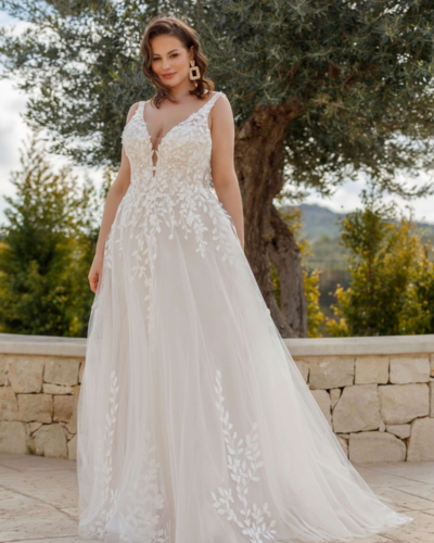 Belgische Brautmode von Jarice - Brautmode Rodgau - Say Jess Dein Brautladen für exklusive Brautmode und Accessoires A-Linie Blätterspitze curvy