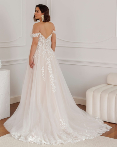 Belgische Brautmode von Jarice - Brautmode Rodgau - Say Jess Dein Brautladen für exklusive Brautmode und Accessoires A-Linie Carmen Träger curvy