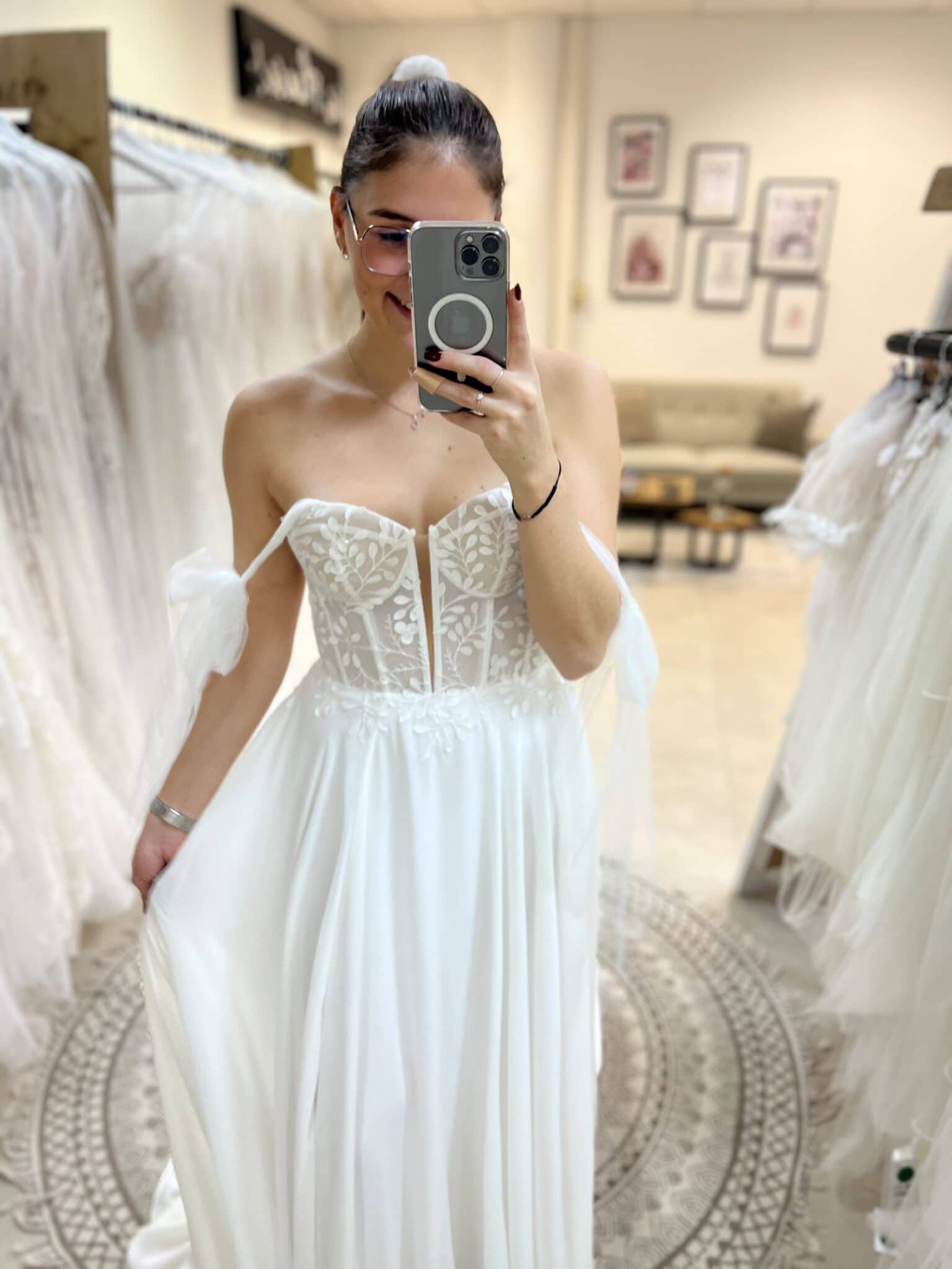 Brautmode Rodgau - Say Jess Dein Brautladen für exklusive Brautmode und Accessoires - Say Jess Bridal Couture Brautkleider - Handgefertigte Unikate – Unsere Eigenkreationen designed mit Herz und Stil