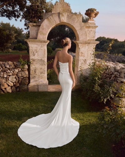 Alberto Palatchi Brautkleider - Brautmode Rodgau - Say Jess Dein Brautladen für exklusive Brautmode und Accessoires - Spanische Hochzeitsmode 2 Teiler clean mit Corsage