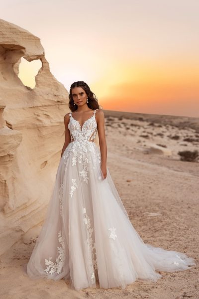 DAMA Couture Brautkleider - Brautmode Rodgau - Say Jess Dein Brautladen für exklusive Brautmode und Accessoires - Handgefertige polnische Brautmode A-Linie mit Spitze